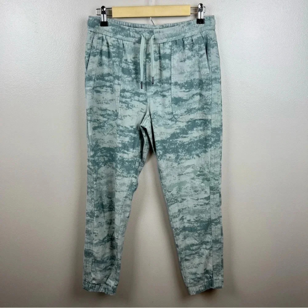 Athleta Farallon Jogger Pants Size Small Green Camo Travel Athleisure Casual
